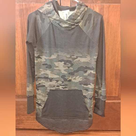 LuLaRoe Jackets & Blazers - LuLaRoe Amber Lightweight Hoodie